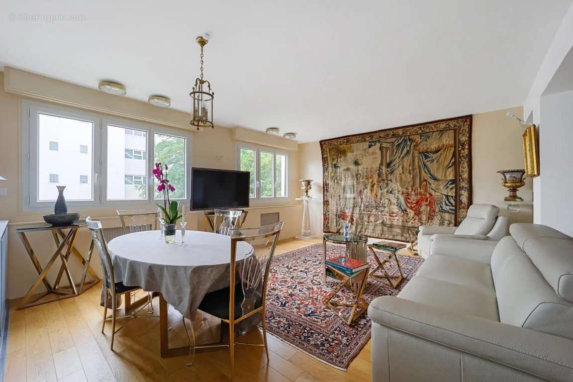 Appartement à NEUILLY-SUR-SEINE