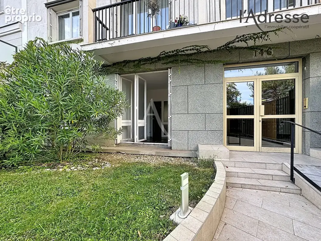 Photo Commerce à Puteaux au prix de 463 000€