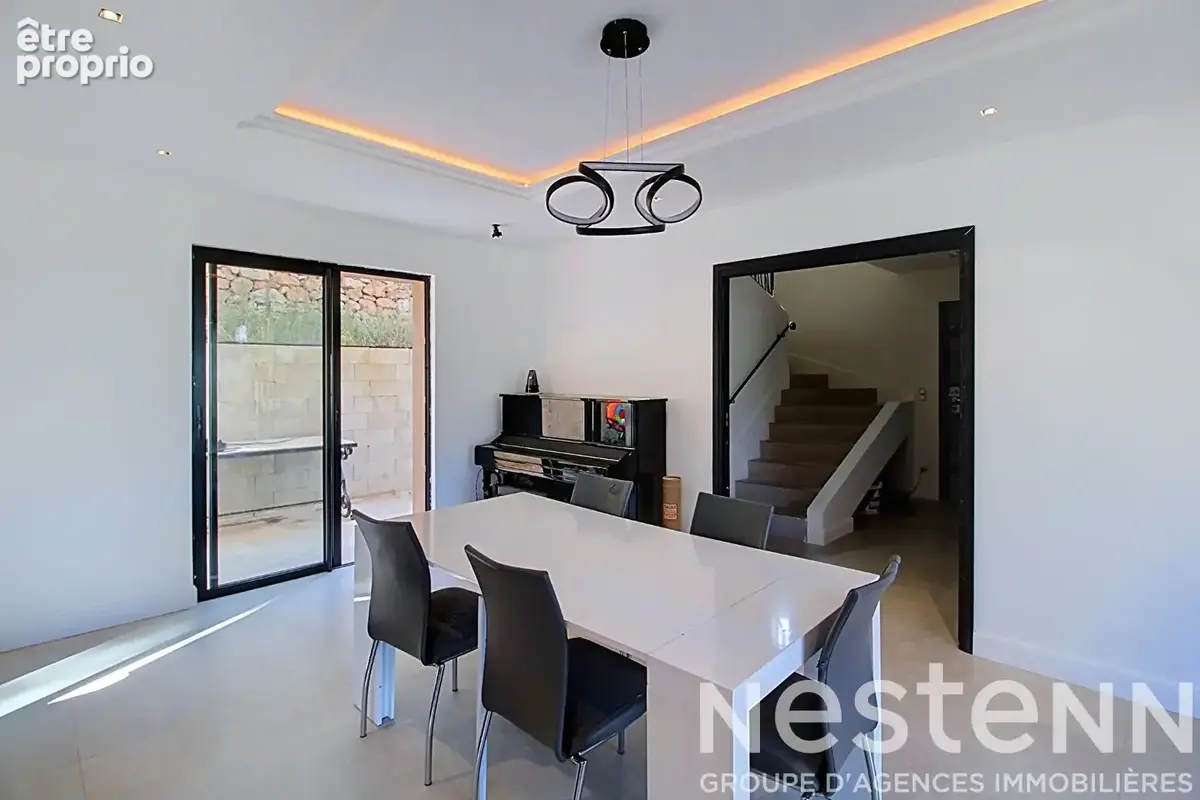 A VENDRE à CLAVIERS - Villa contemporaine 4 chambres avec piscine et vue dégagée - photo 25