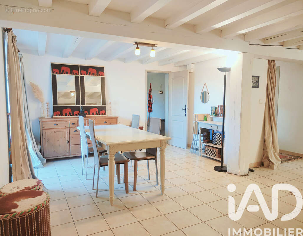 Maison 135 m² à Bonnes  - photo 3