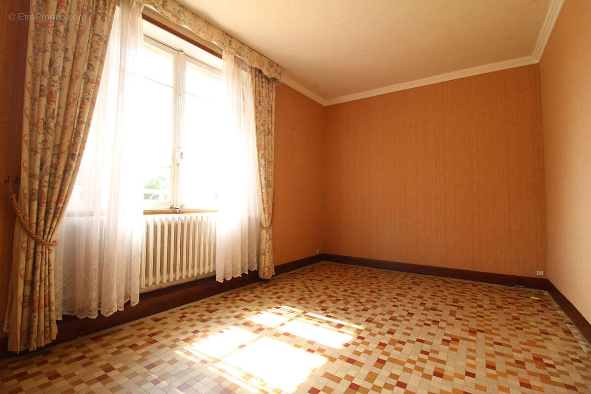 Maison à TREMBLAY-LES-VILLAGES