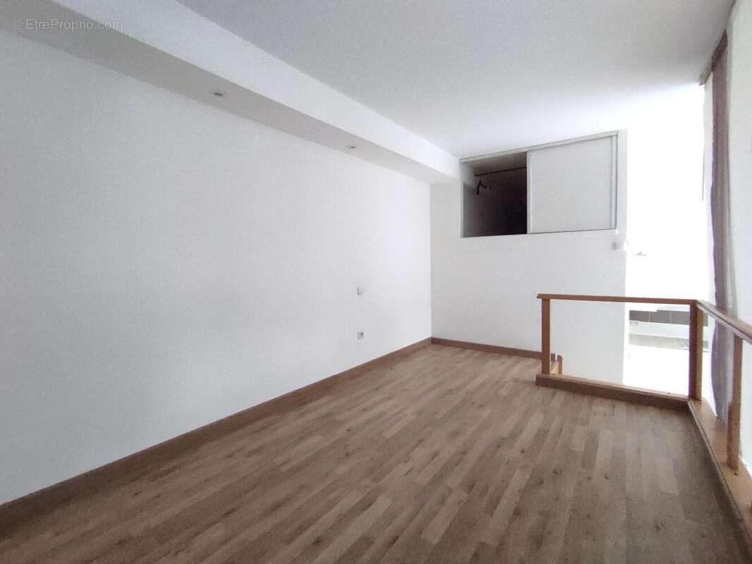   - Appartement à VILLEURBANNE