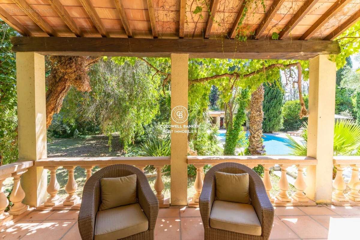 Bastide d'exception au cœur d'un parc arboré de 2.5 hectares - photo 6