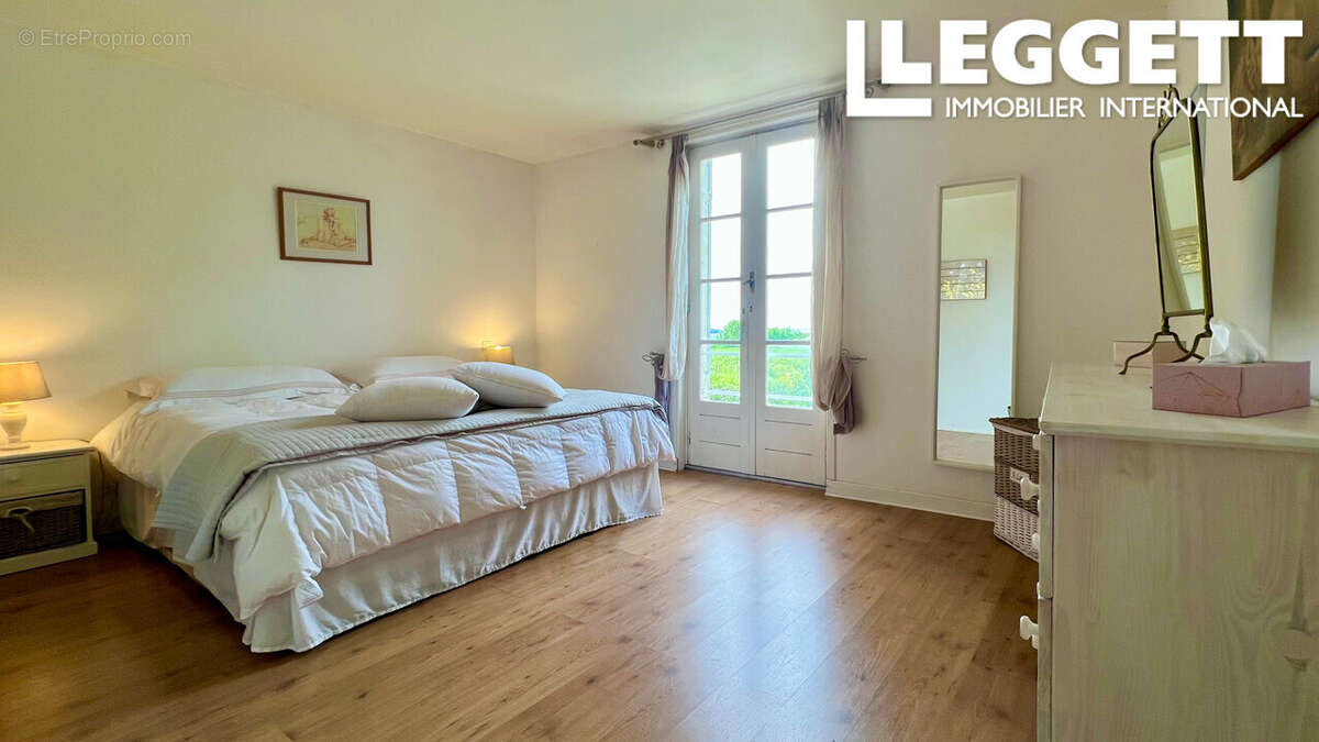 Maison à CHENAC-SAINT-SEURIN-D'UZET