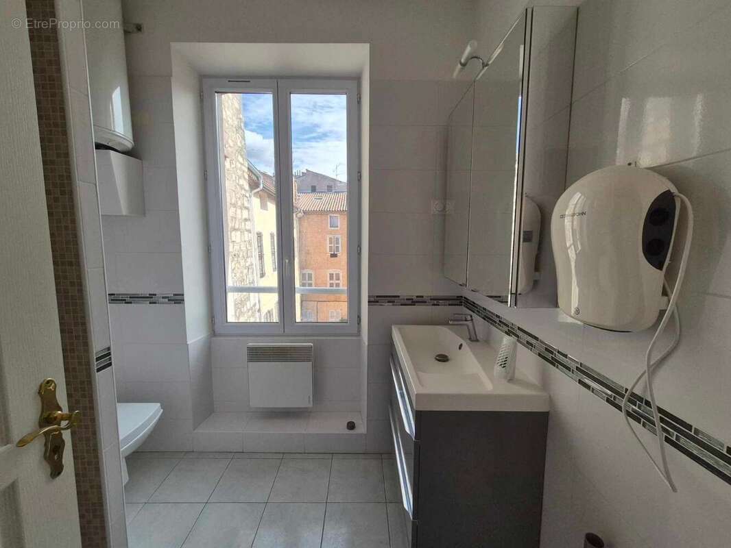  - Appartement à DRAGUIGNAN