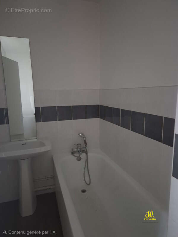 sdb - Appartement à CHARLEVILLE-MEZIERES