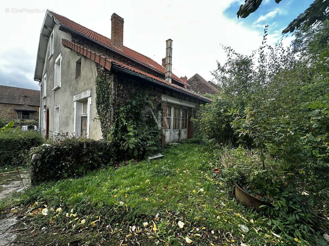Maison à SAINT-GERMAIN-LES-BELLES