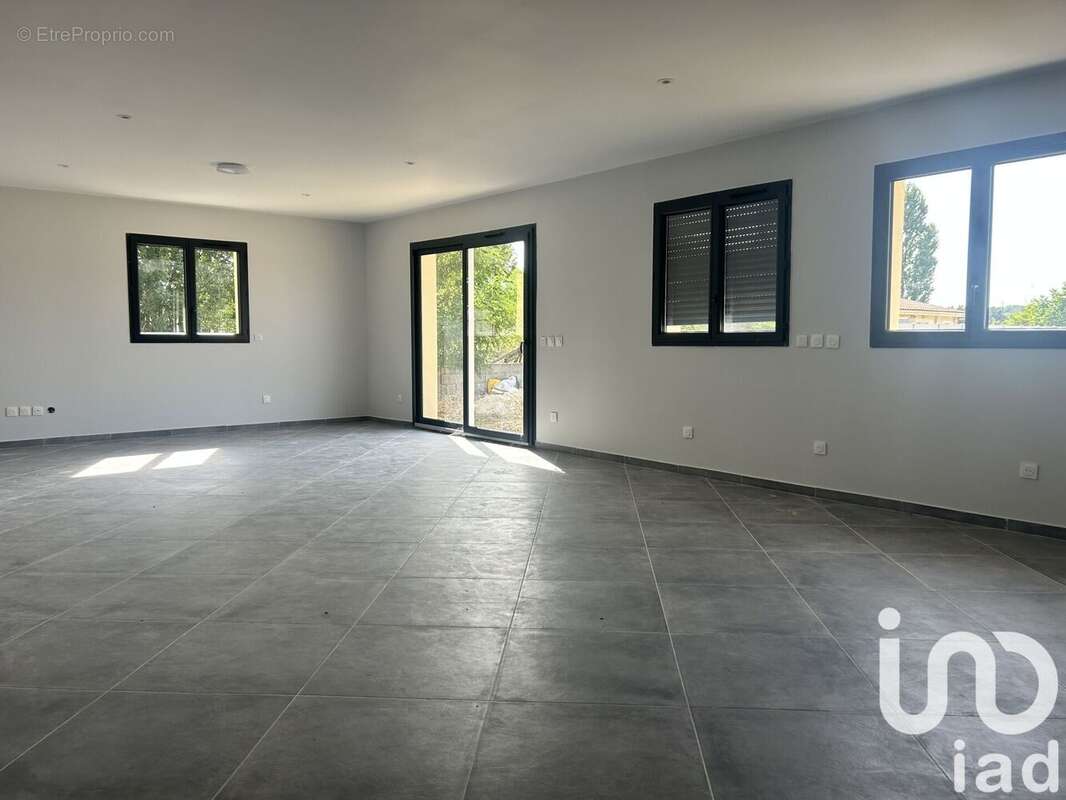 Photo 3 - Maison à SAINT-MEDARD-DE-GUIZIERES