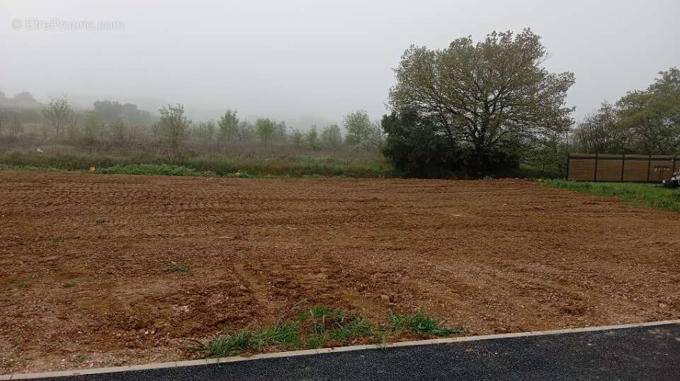 Terrain 457 m² à Pouzolles  - photo 2
