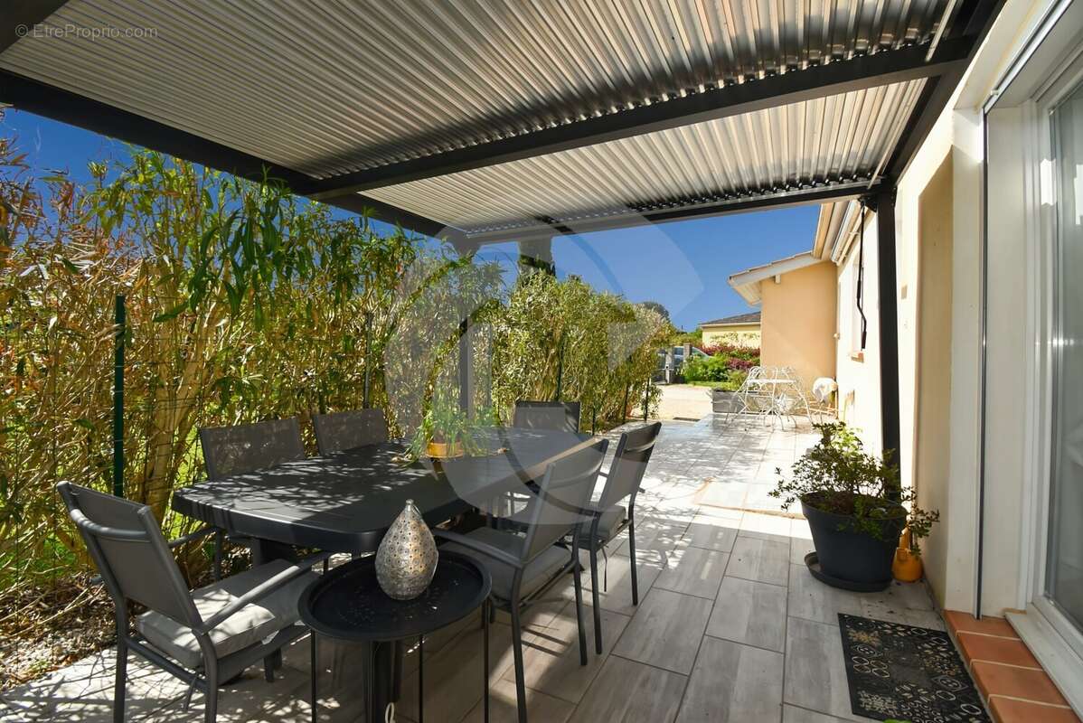 Maison à NEGREPELISSE