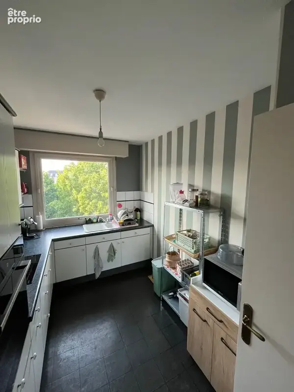 LAVAL, hyper centre, rive gauche, un appartement avec stationnement - photo 4