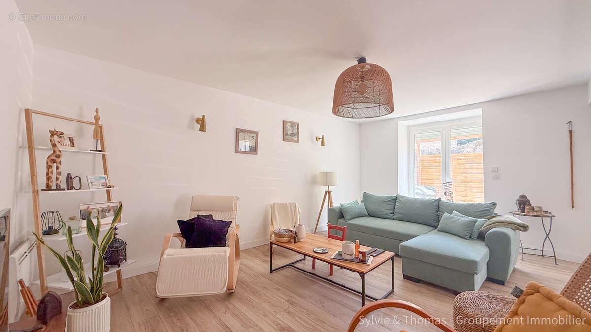 Appartement à CADEROUSSE