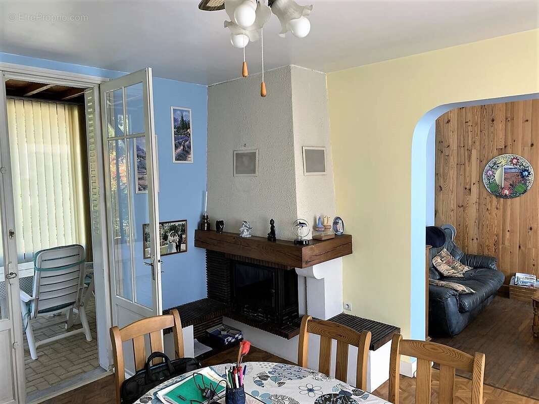 Maison à TERRASSON-LAVILLEDIEU