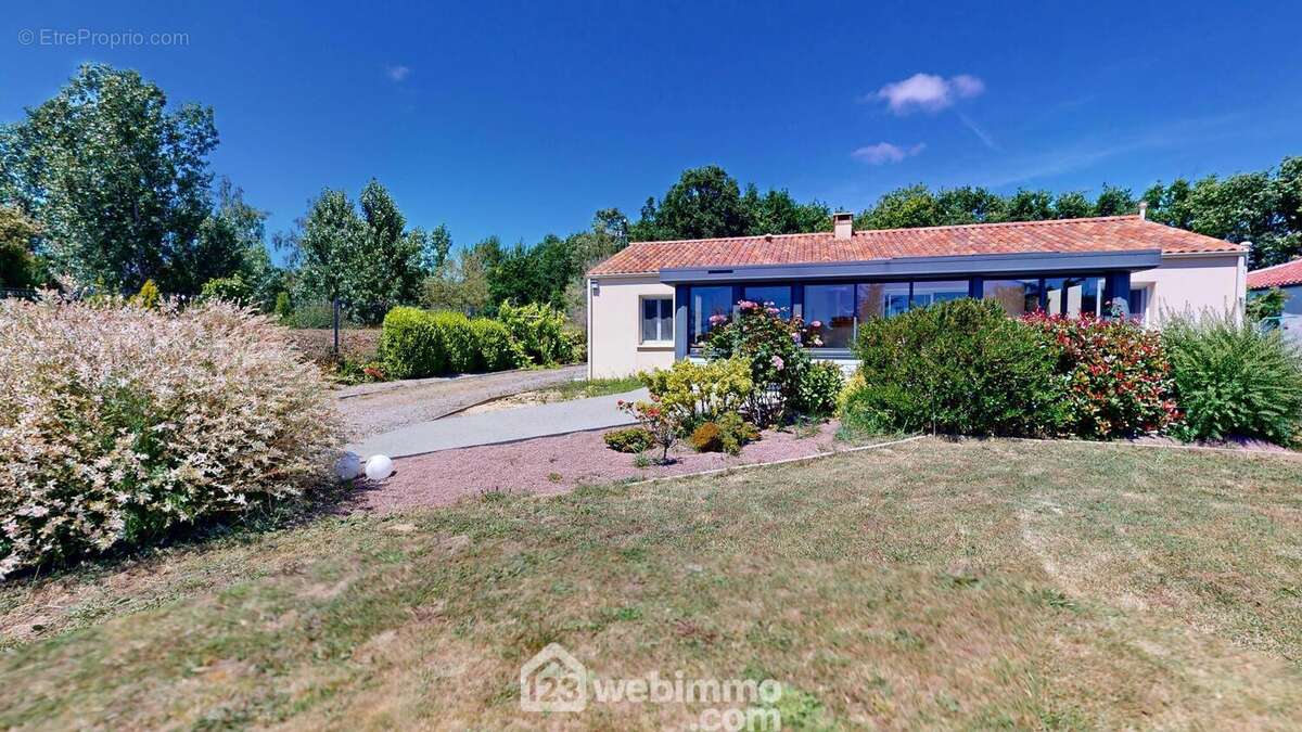 Maison 130 m² à Talmont-Saint-Hilaire  - photo 2