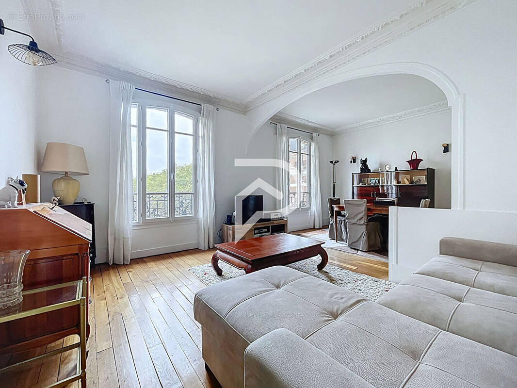 Appartement à COURBEVOIE