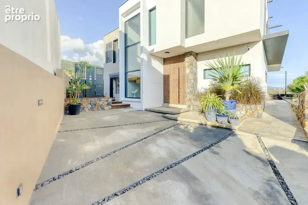 A Vendre - Villa d'exception 187 m2 avec piscine à Trois-Bassins - photo 10