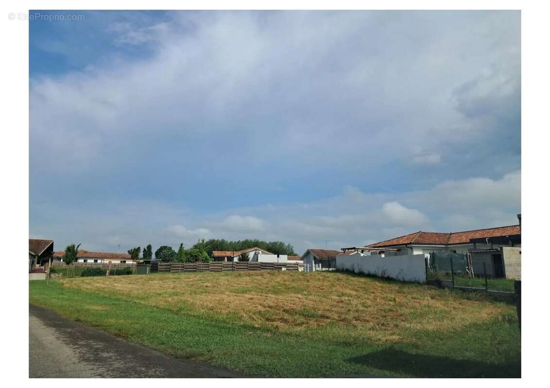 Terrain à CANDRESSE