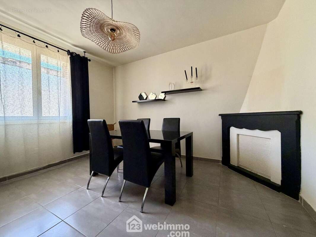 L'espace repas a toute sa place - Appartement à SAN-MARTINO-DI-LOTA