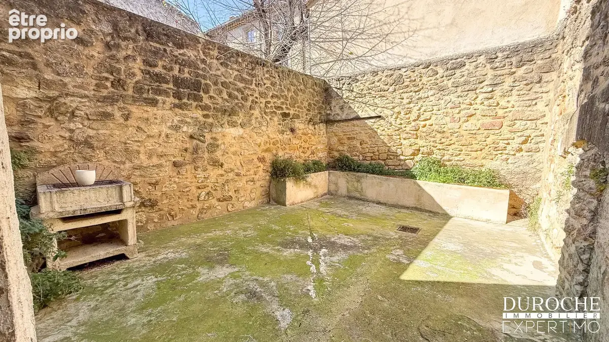 Maison de village de 141 m2 avec cour et potentiel — Courthézon - photo 1