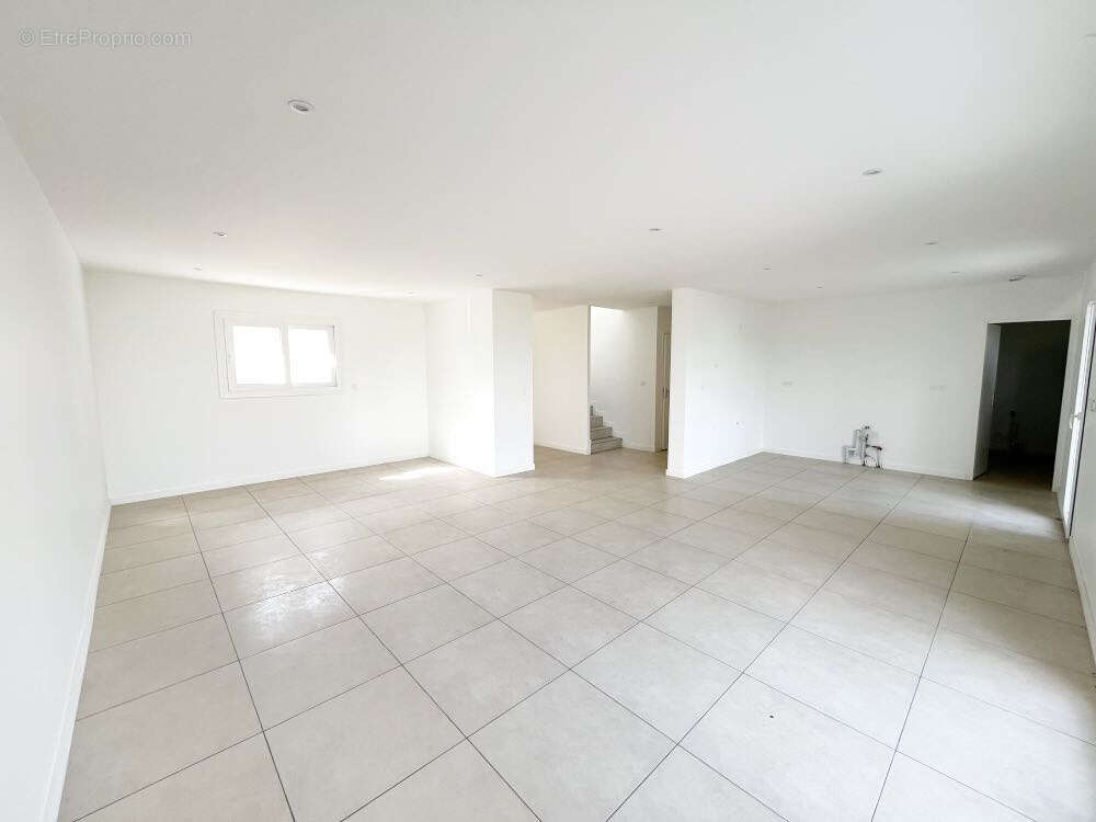 Maison à SAINT-BEAUZIRE