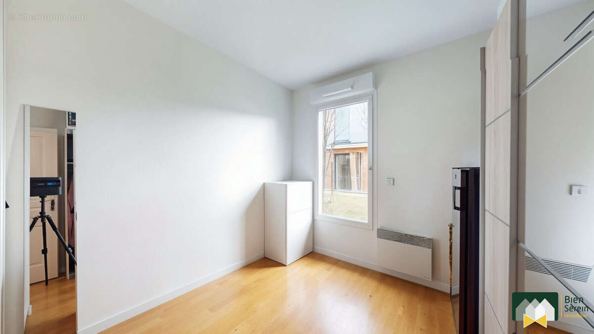Chambre 2 - Appartement à CHARTRES