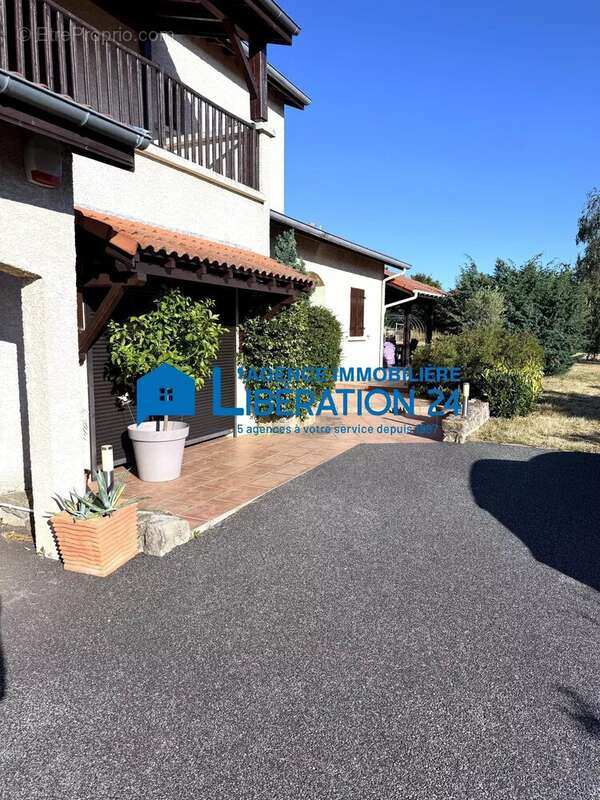 Maison familiale de 198 m2 au calme avec beau  terrain plat – Secteur prisé de La Chapelle-d’Aurec - photo 2
