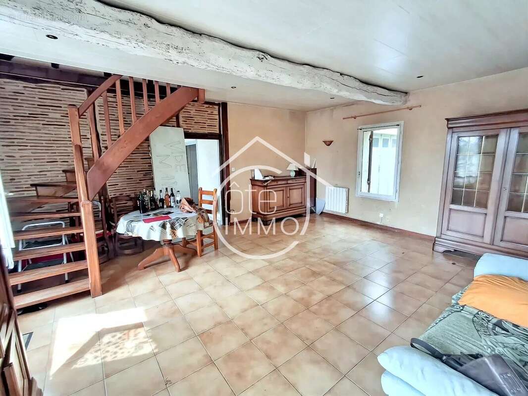 Maison à COURS-DE-PILE