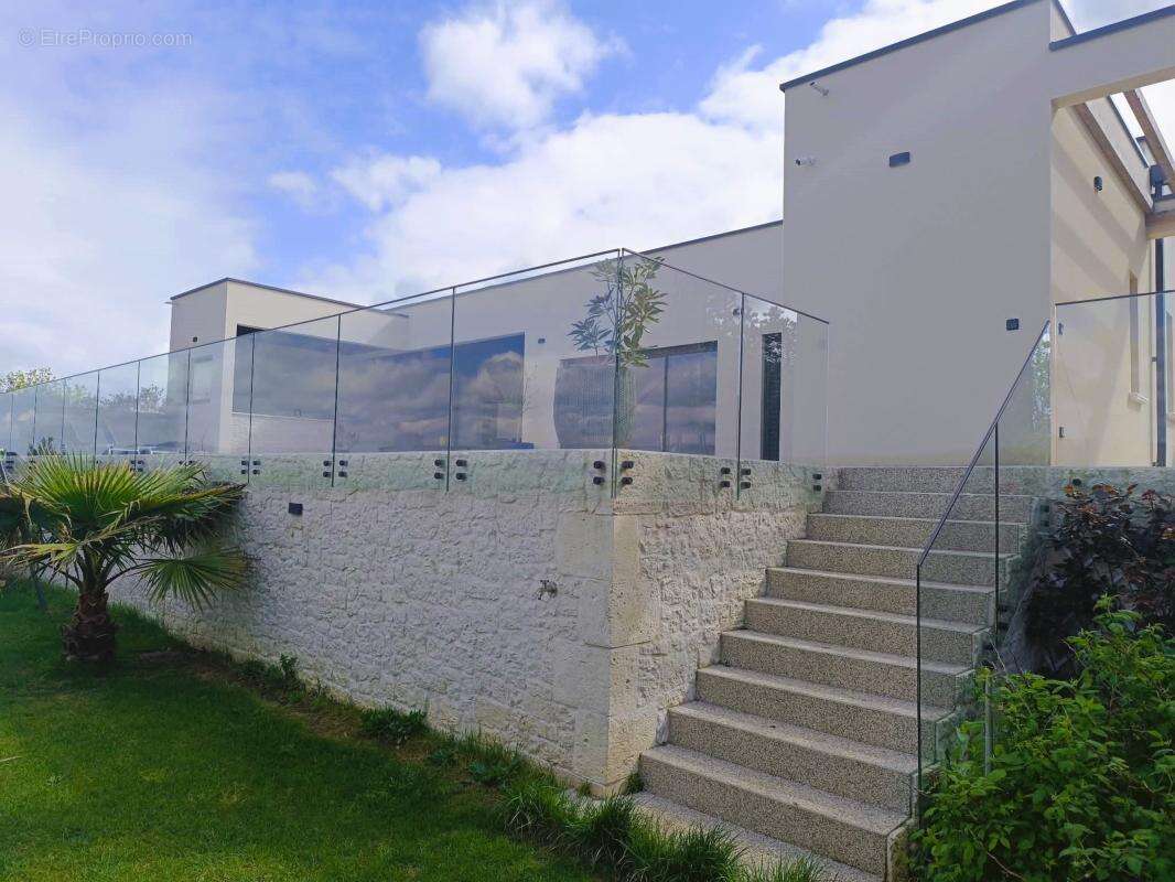 Maison à ETOILE-SUR-RHONE