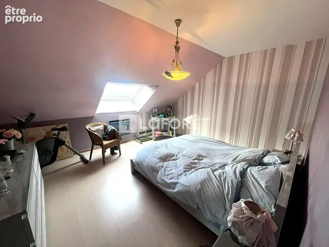 Trenal · Maison familiale 278 m² · Piscine couverte · Terrain 2 000 m² · DPE C - photo 13