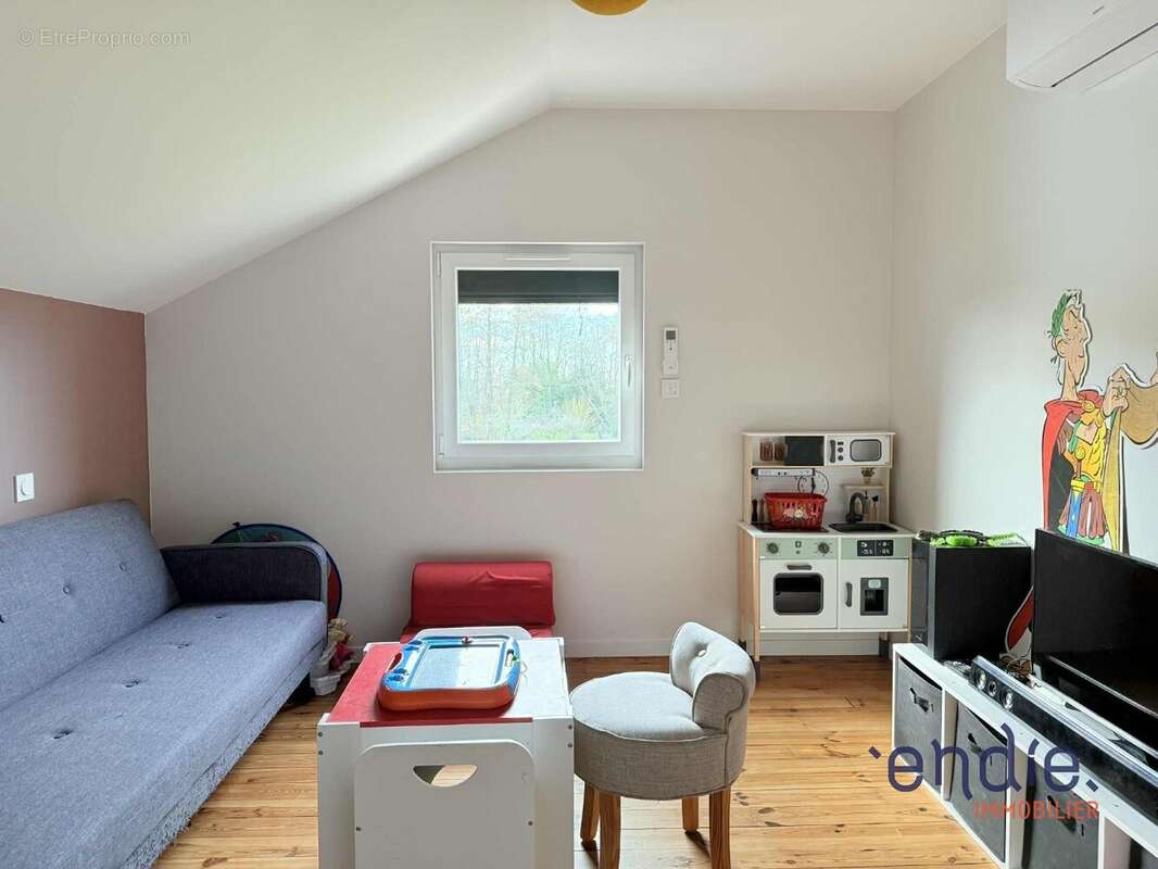 Maison à THIEL-SUR-ACOLIN