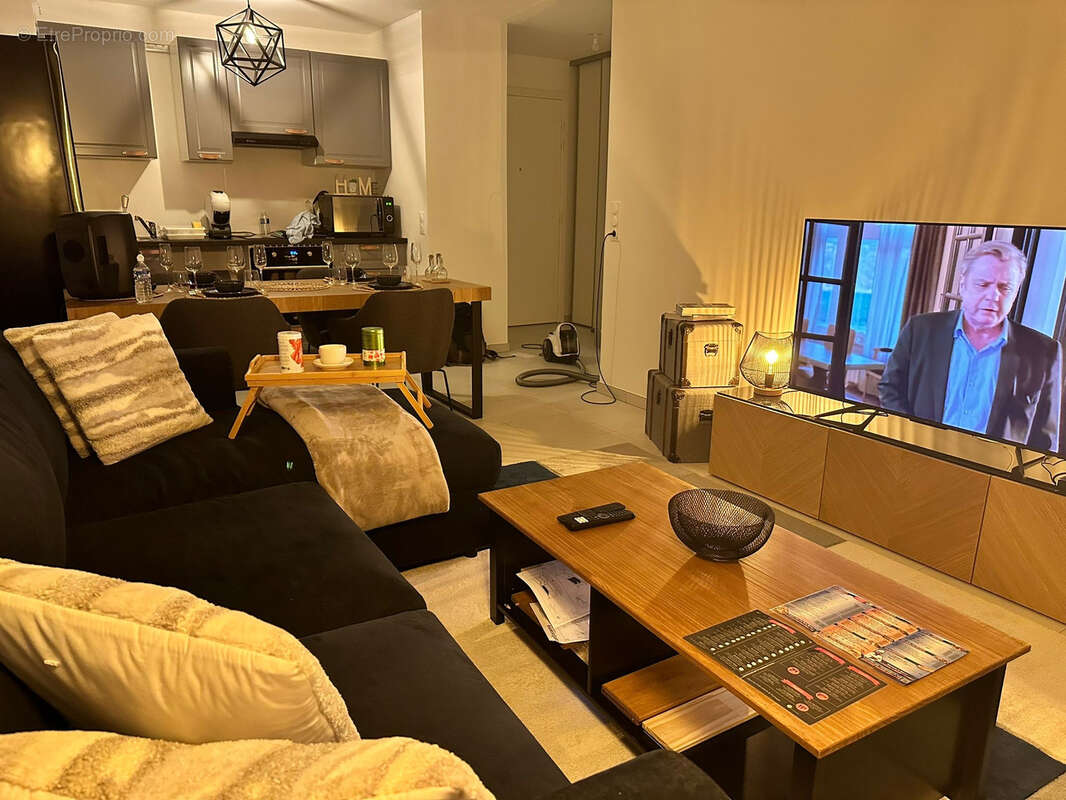 Appartement à SAINT-LAURENT-DU-VAR