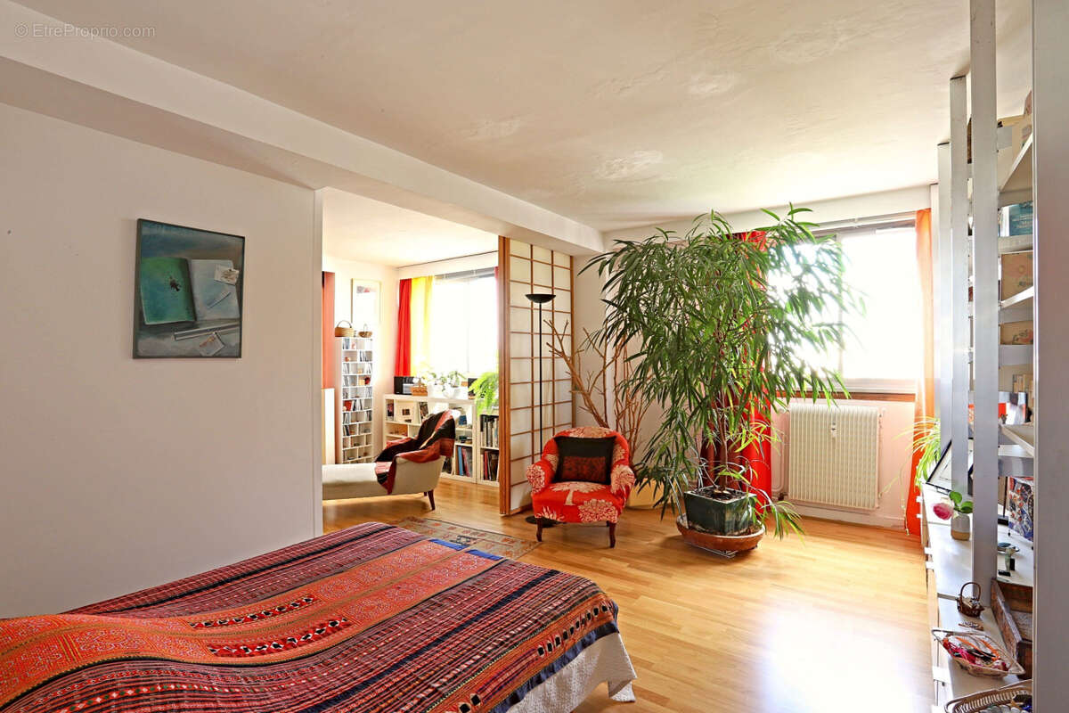Appartement à PARIS-14E