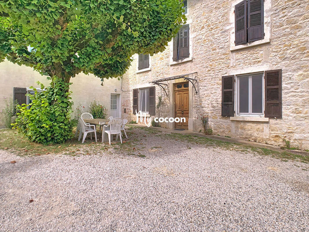 Maison à NEUVILLE-SUR-AIN