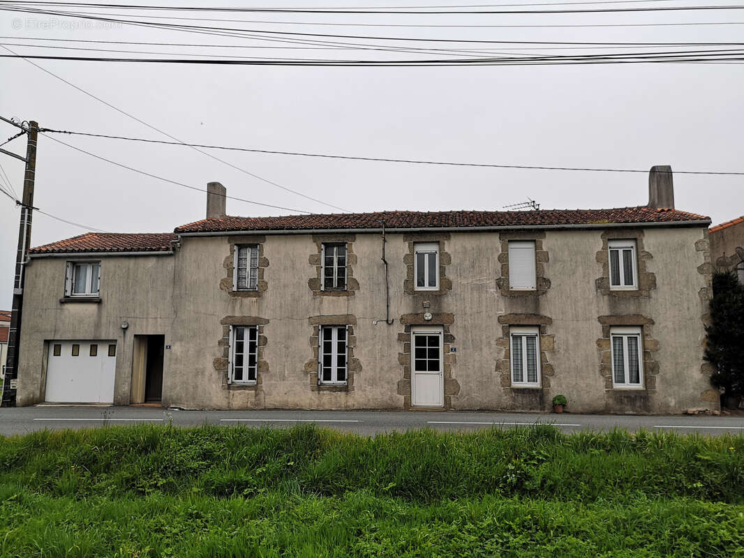 Maison à LES HERBIERS