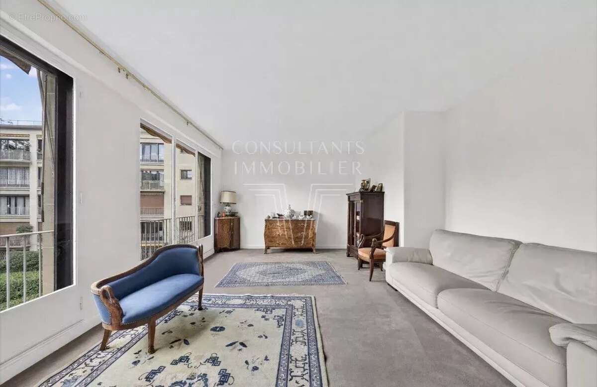 Appartement à NEUILLY-SUR-SEINE