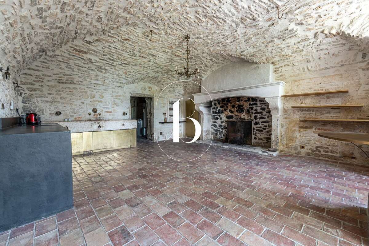 Maison 950 m² à Goudargues  - photo 21