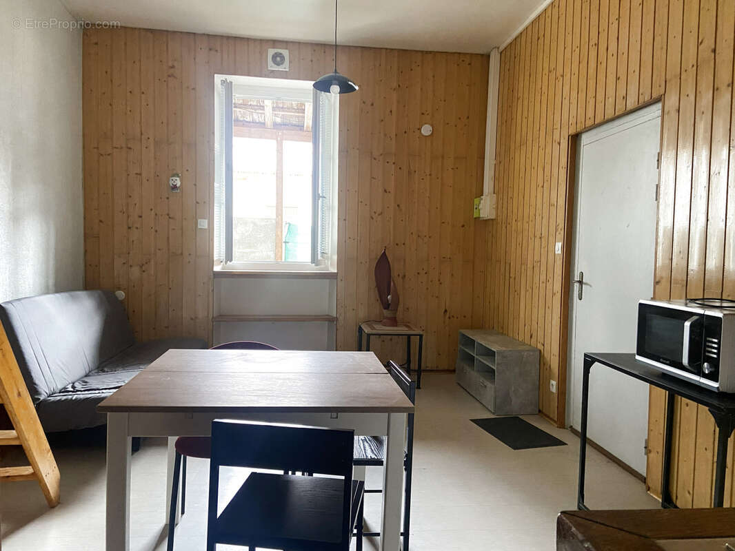 Appartement à YENNE