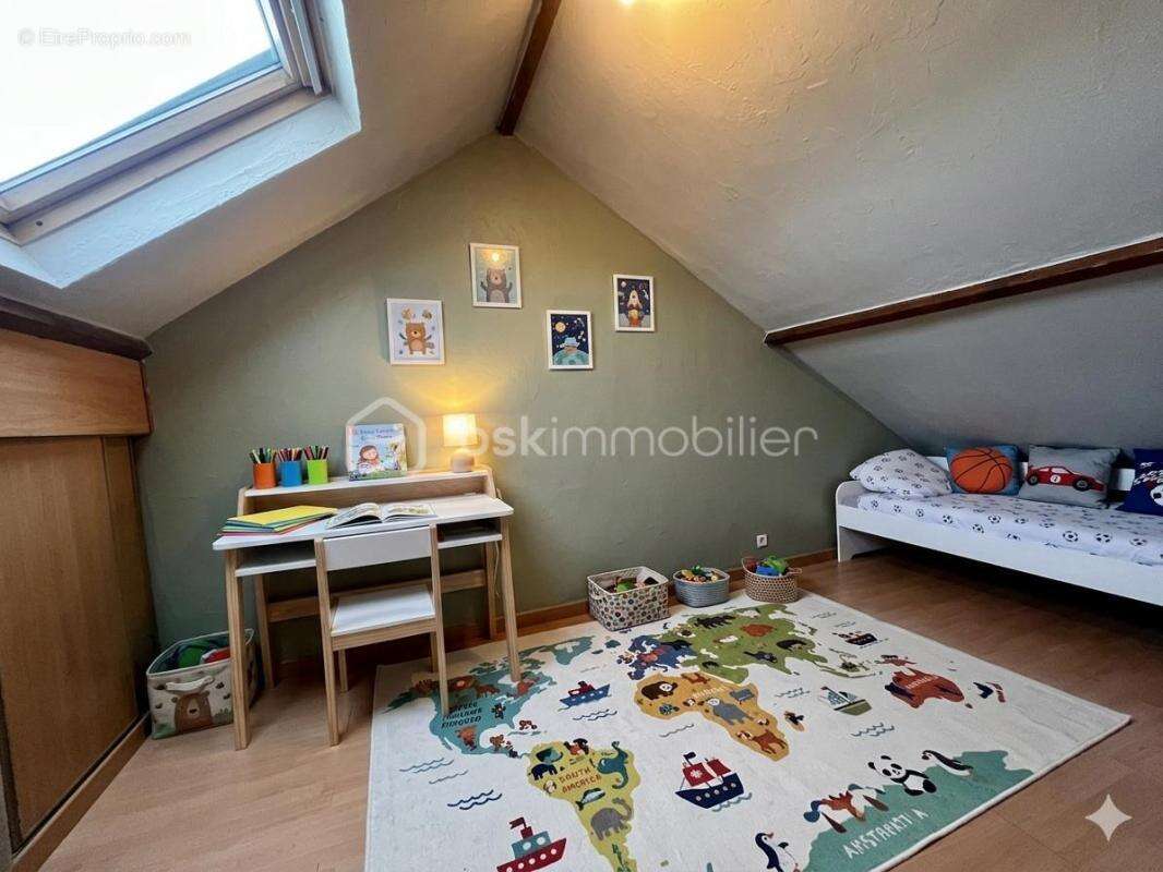 Maison accolée d’un côté / 4 chambres - photo 6