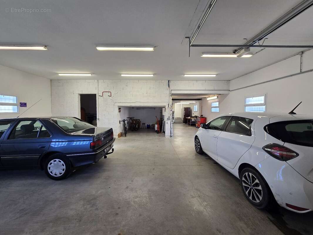 Maison 8 pièces  238 m²  Terrain 2 000 m²  Quartier résidentiel - photo 8