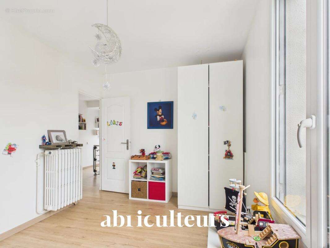 Maison familiale rénovée avec jardin, dépendance et parkings – Quartier résidentiel calme à Argenteuil, proche commerces et gare - photo 18