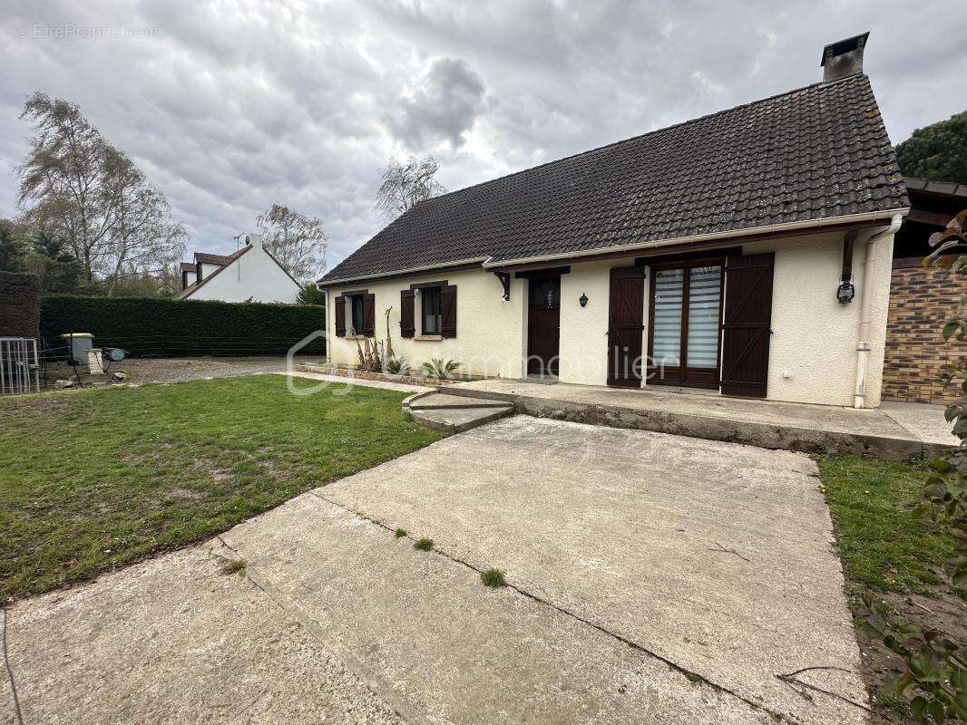 Maison à EGRISELLES-LE-BOCAGE