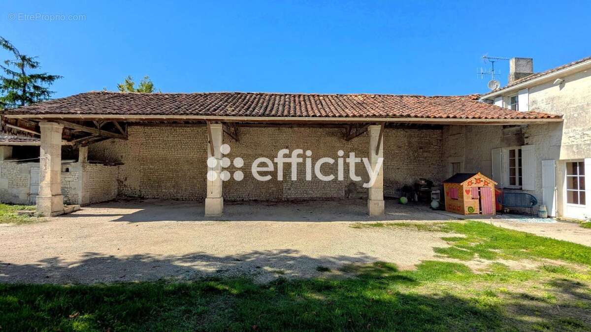 Maison à ANGEAC-CHAMPAGNE