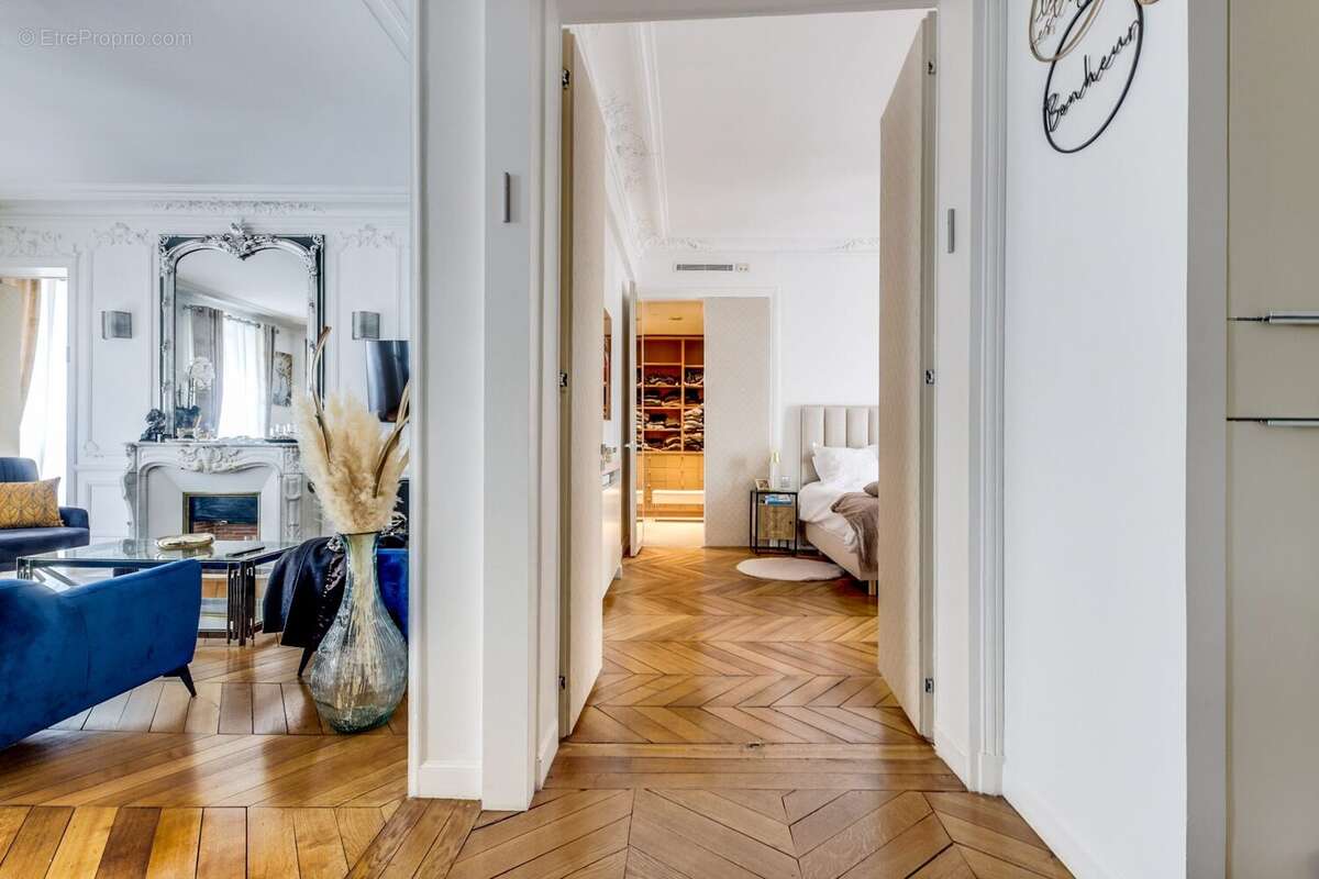 Appartement à PARIS-8E