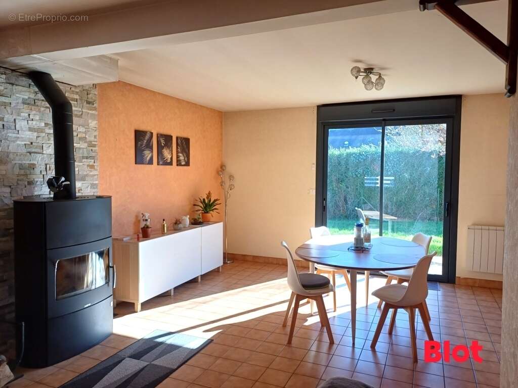 Maison à DOMAGNE