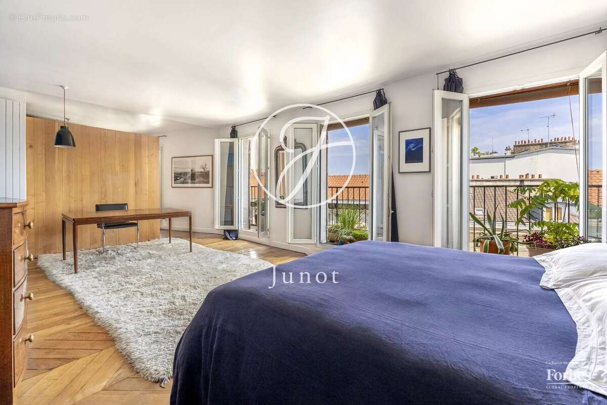 Paris 18e - CLIGNANCOURT - Appartement - 7 pièces - 160,12 m² Carrez - Balcon filant - Vue dégagée, ciel - photo 7