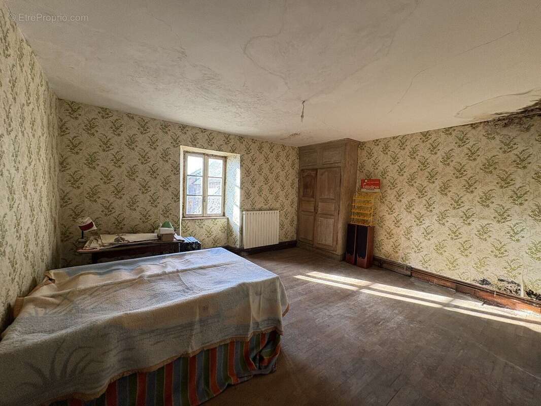 Maison à SALON-LA-TOUR