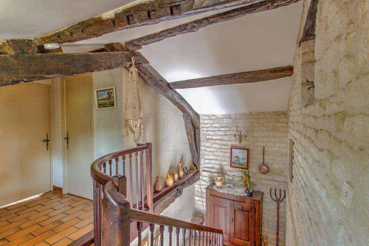 Maison à VILLENEUVE-SUR-VERE