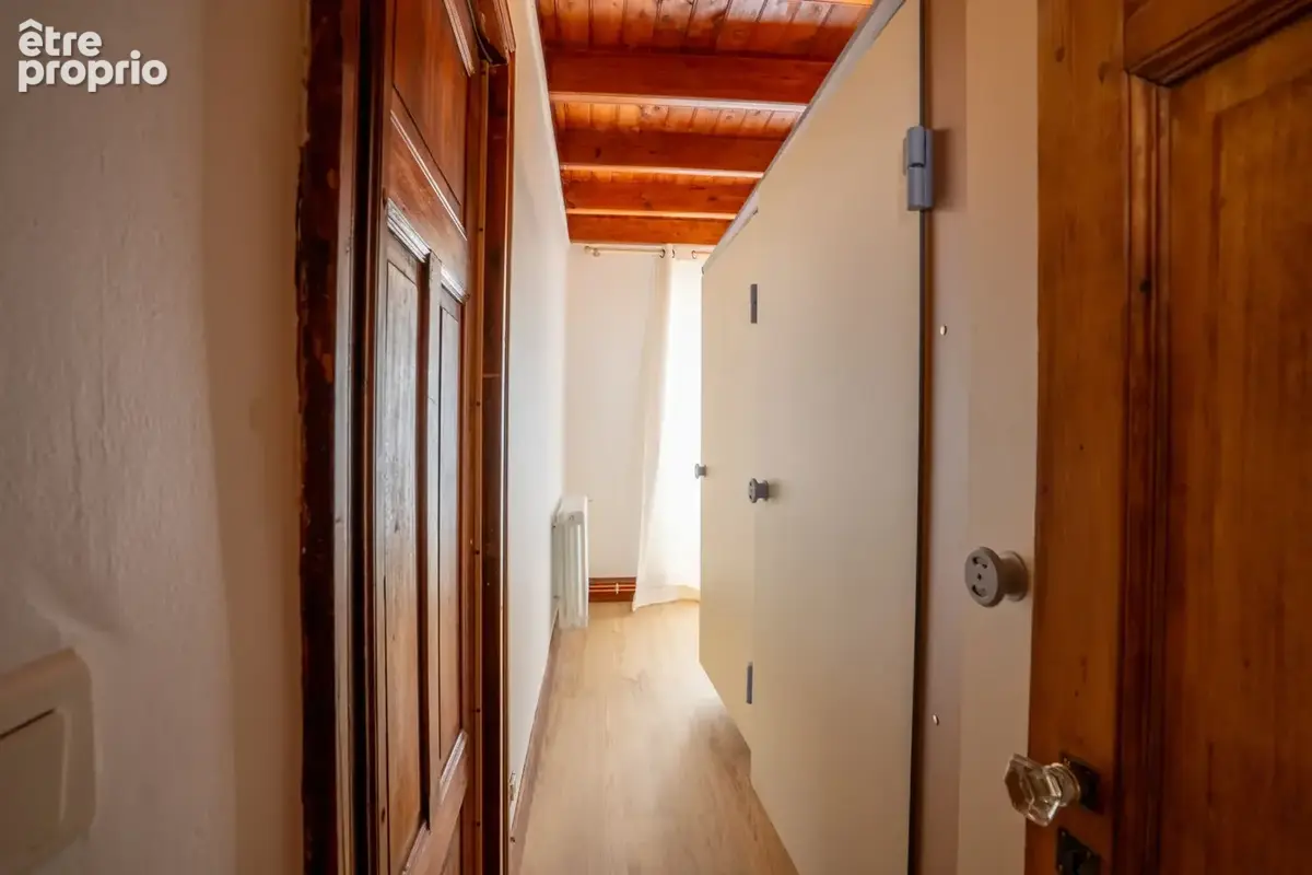 Maison en centre ville de 200 m2 , 5 chambres, cave, local commercial, 2 garages, une dépendance et un jardin - photo 15