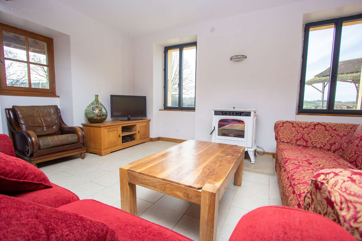 Maison de caractère avec gîte dépendances et vues sur 4 Ha - photo 3