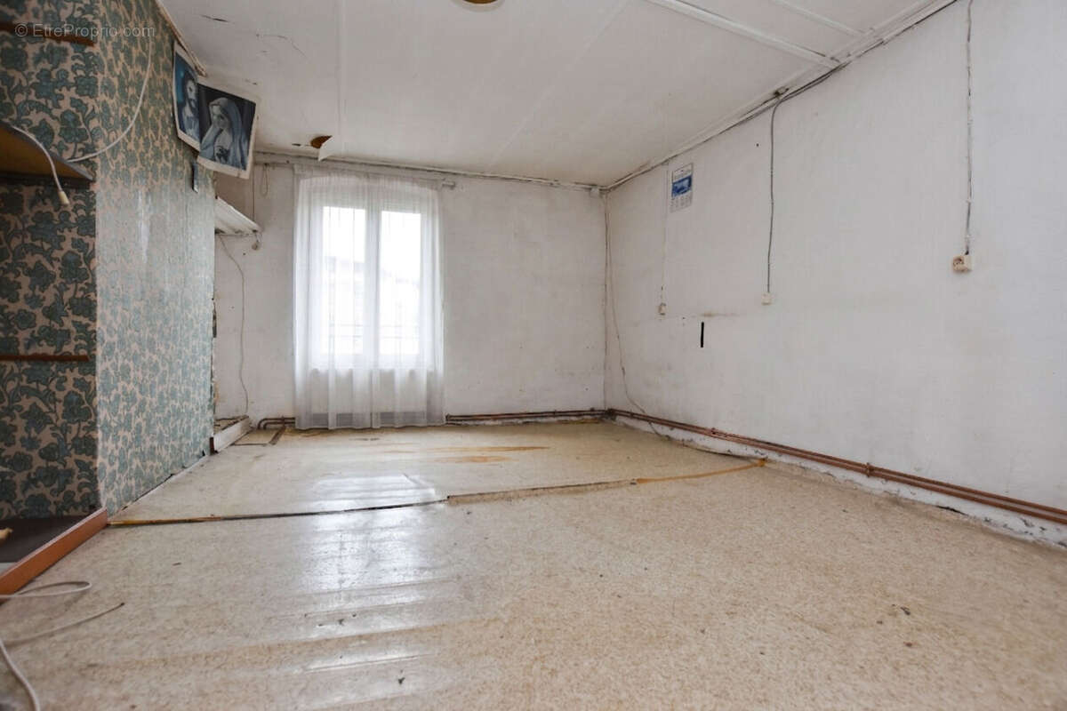 Maison Vals Pres Le Puy , 120 m² à rénover - photo 5